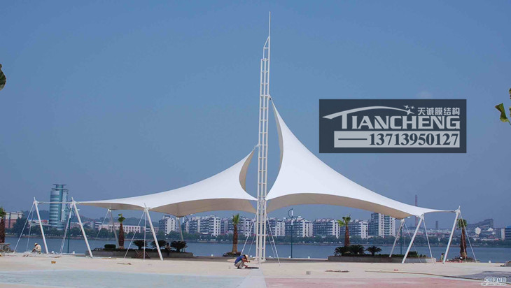 膜結(jié)構(gòu)車棚膜布是怎么張拉的呢?