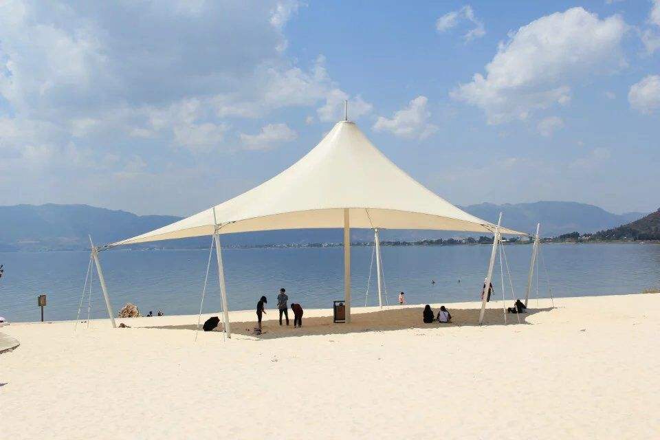 膜結(jié)構(gòu)停車棚的實用優(yōu)勢都有哪些