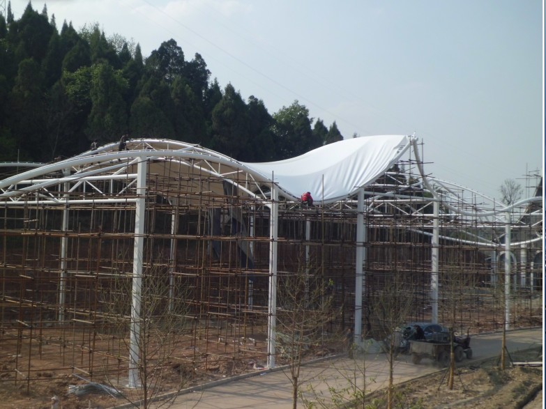 搭建膜結(jié)構(gòu)建筑的流程是什么？