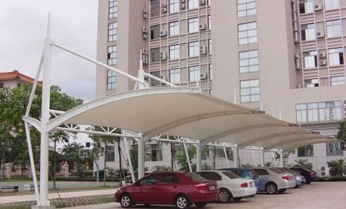 張拉膜車棚的優(yōu)點(diǎn)眾多